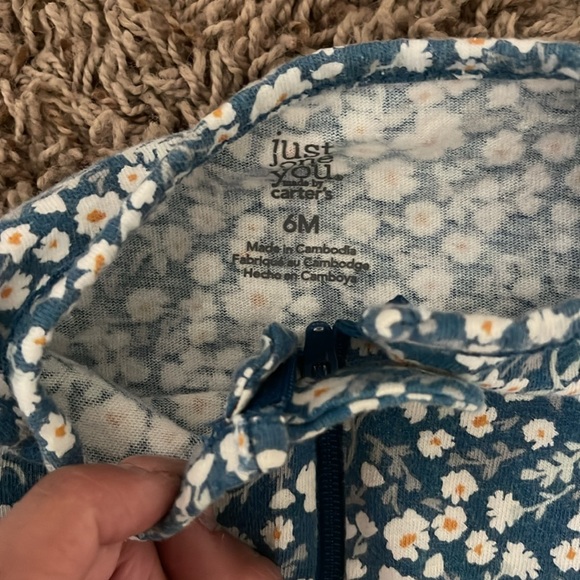 Set of 2 Onesies, size 3-6 m - Picture 2 of 3